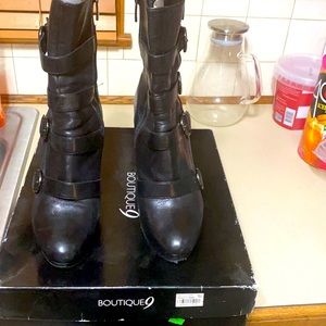 Black leather size zipper boots